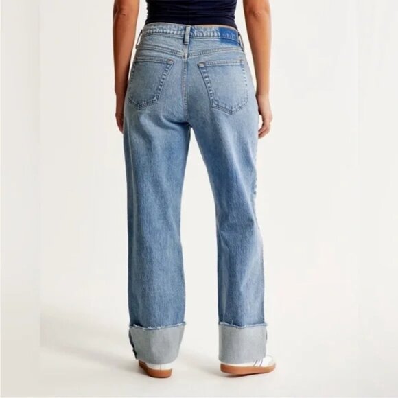 Abercrombie & Fitch Curve Love The Baggy Mid Rise Cuffed Jeans - Picture 2 of 9